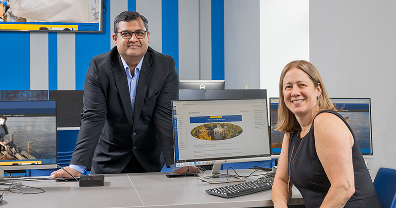 Mohsin Siddiqui and Jenny Saxe collaborate in a computer lab.